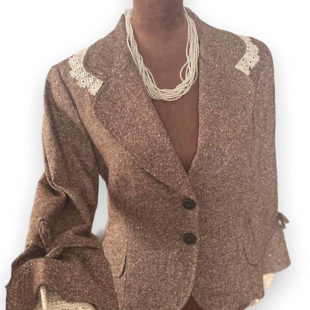 YoAnna Baraschi Beige Blazer with Lace Trim